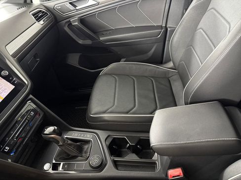 Used 2022 Volkswagen Tiguan SEL R-Line image 17