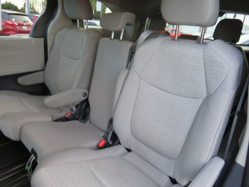 Certified 2023 Toyota Sienna LE image 20