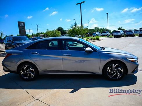 Used 2024 Hyundai Elantra Limited FWD image 6
