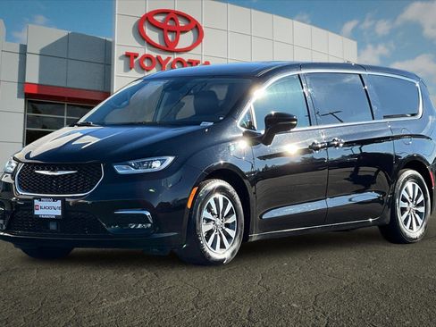 Used 2024 Chrysler Pacifica Select image 7