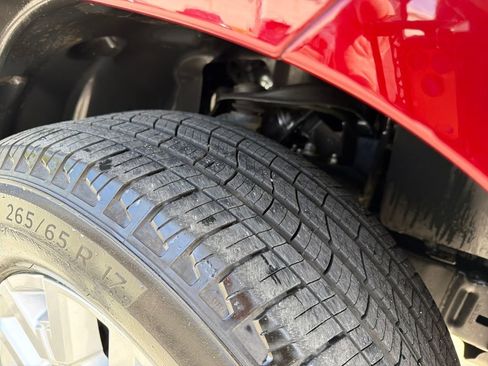 Used 2024 Nissan Frontier SV w/ SV Convenience Package image 12