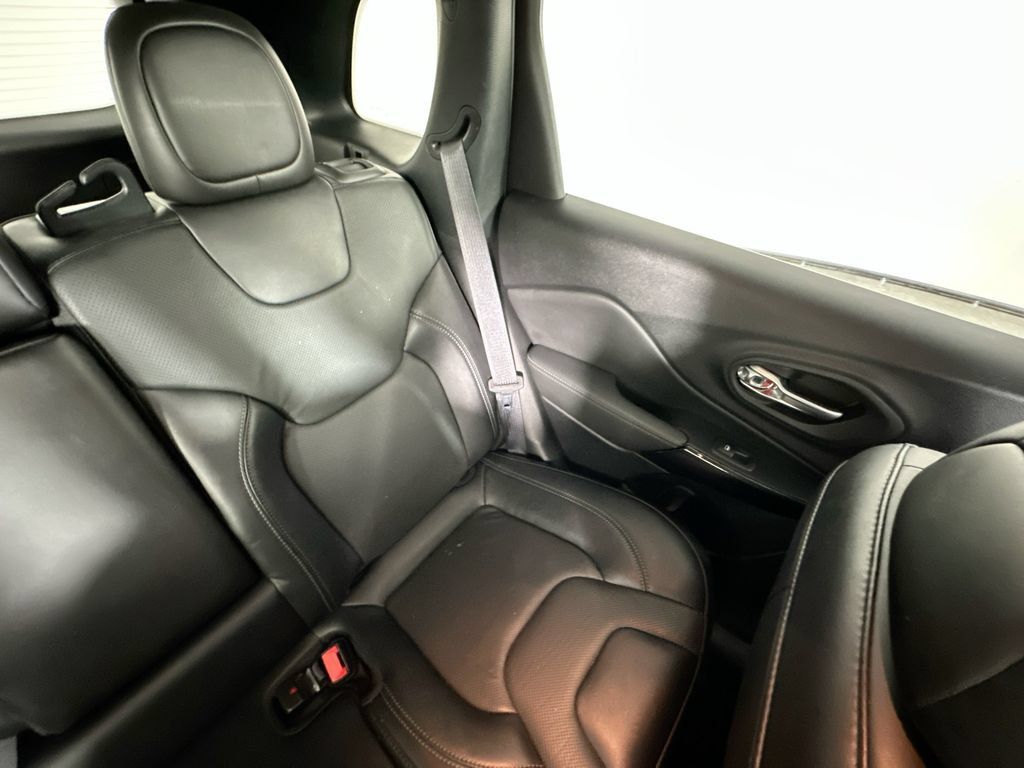 Used 2023 Jeep Cherokee Altitude Lux AWD/4WD image 14