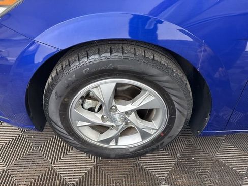 Used 2021 Hyundai Elantra SE image 26