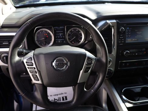 Used 2018 Nissan Titan PRO-4X w/ Pro-4x Convenience Package AWD/4WD image 13