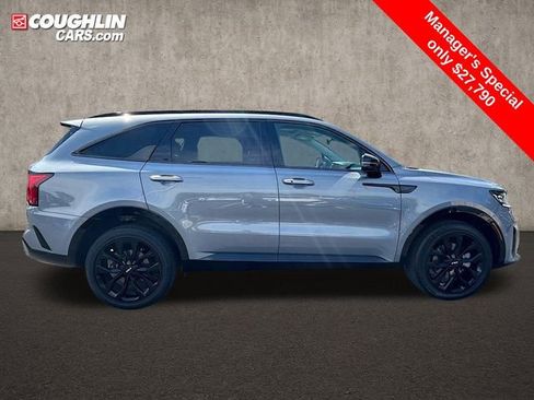 Used 2022 Kia Sorento SX image 3