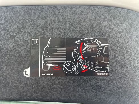 Used 2020 Volvo XC40 T5 Momentum image 8