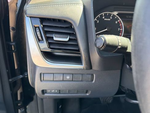 Used 2023 Nissan Rogue SV FWD image 27