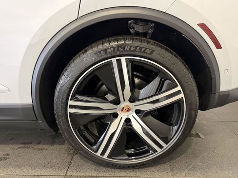 New 2026 Porsche Macan 4 Electric AWD/4WD image 11