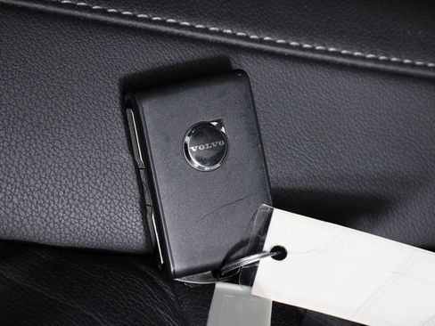 Certified 2025 Volvo XC40 B5 Plus image 33