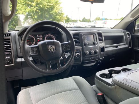Used 2017 RAM 1500 Express RWD image 31