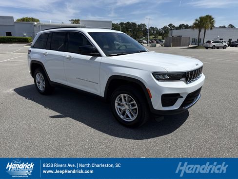 Used 2025 Jeep Grand Cherokee Laredo X image 1
