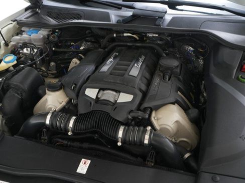Used 2017 Porsche Cayenne Turbo AWD image 84