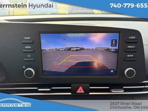 Used 2021 Hyundai Elantra SE FWD image 11