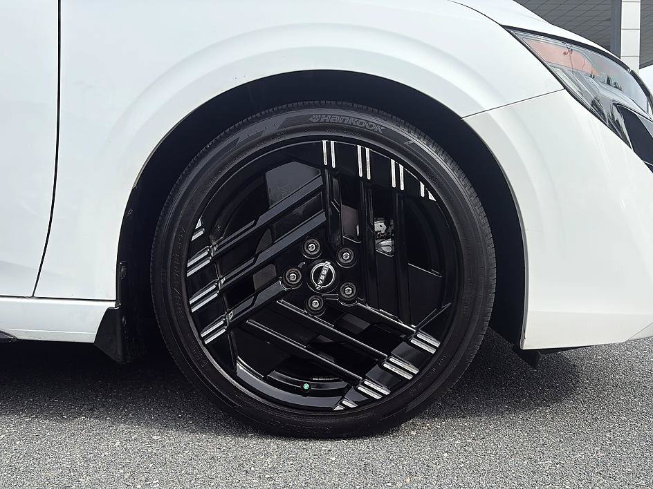 Certified 2026 Nissan Sentra SR w/ Floor Mat Package FWD image 11