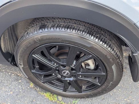 Used 2023 Nissan Kicks SR w/ Exterior Package FWD image 32