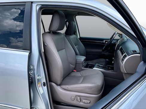 Used 2018 Lexus GX 460 Premium w/ Premium Package AWD/4WD image 9
