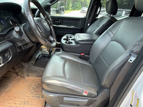 Used 2022 RAM 3500 Tradesman w/ Chrome Appearance Group AWD/4WD image 16