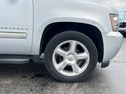 Used 2014 Chevrolet Suburban LT w/ Luxury Package AWD/4WD image 14