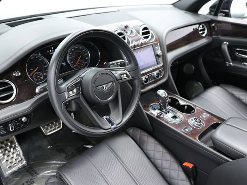 Used 2020 Bentley Bentayga Plug-In Hybrid AWD/4WD image 22