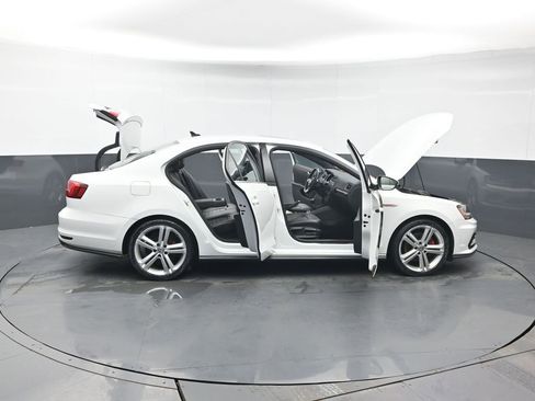 Used 2017 Volkswagen Jetta GLI image 47