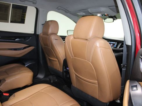 Used 2019 Buick Enclave Essence w/ LPO, Luxury Package image 32