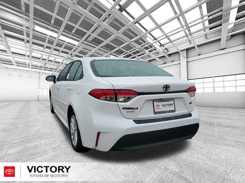 Used 2026 Toyota Corolla LE image 5