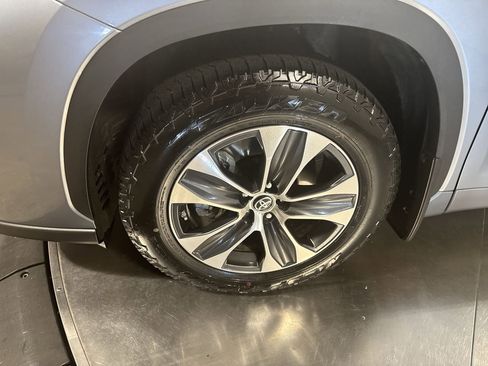 Used 2021 Toyota Highlander XLE image 10