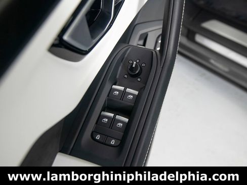 Used 2022 Lamborghini Urus AWD/4WD image 14