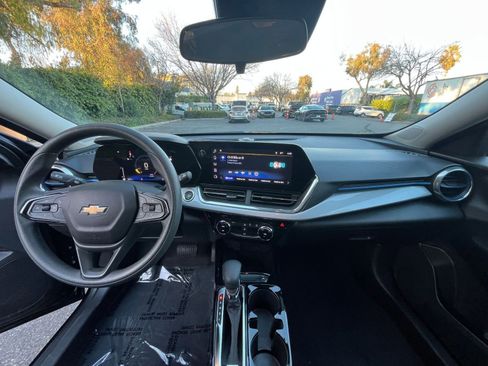 Used 2025 Chevrolet Trax LT image 31