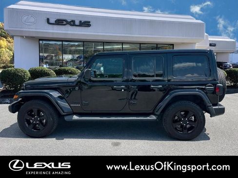 Used 2023 Jeep Wrangler Unlimited Sahara AWD/4WD image 2
