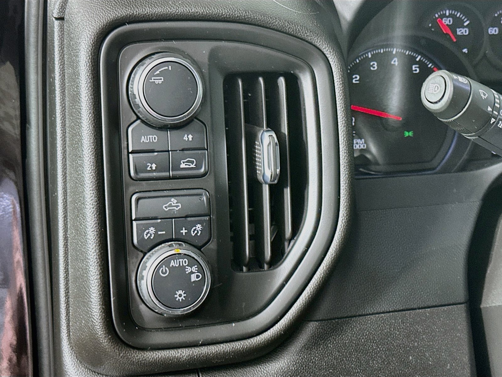 Used 2024 Chevrolet Silverado 1500 Custom w/ Turbomax Blackout Package AWD/4WD image 11