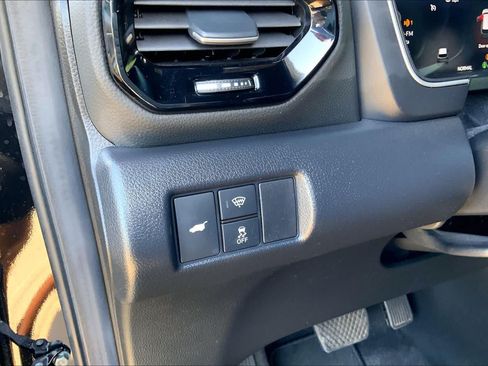 Used 2025 Honda Pilot Black Edition image 35