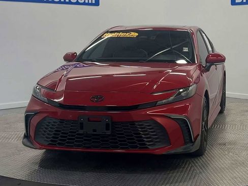 Used 2025 Toyota Camry SE w/ Convenience Package FWD image 38