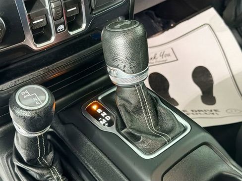 Used 2021 Jeep Wrangler Unlimited Sahara w/ Uconnect 4C Nav & Sound Group image 17