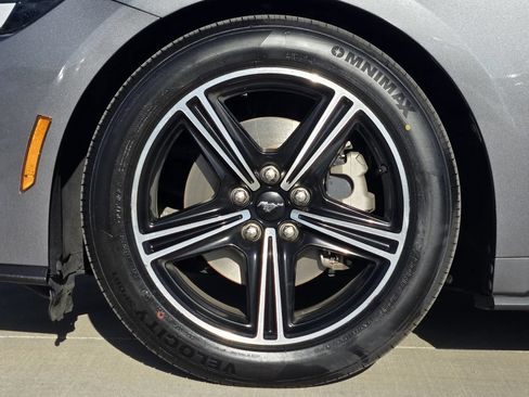 Used 2024 Ford Mustang Convertible RWD image 9