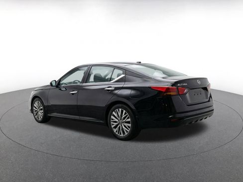 Used 2025 Nissan Altima 2.5 SV FWD image 6
