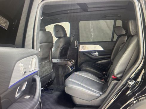 Used 2024 Mercedes-Benz GLS 450 4MATIC image 4