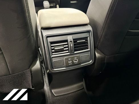 Used 2025 Subaru Forester Premium image 29