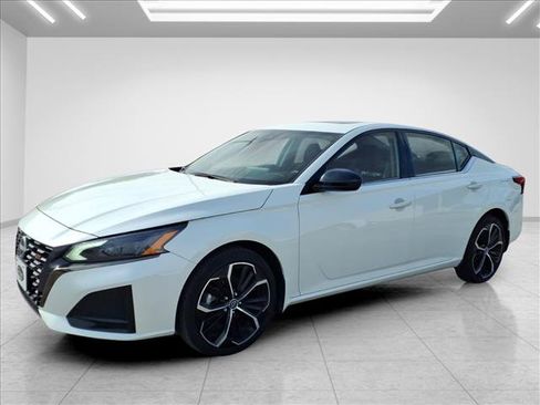 Used 2024 Nissan Altima 2.5 SR AWD/4WD image 5
