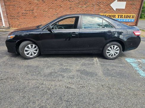 Used 2010 Toyota Camry LE FWD image 5