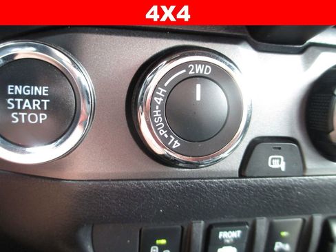 Used 2020 Toyota Tacoma TRD Off-Road AWD/4WD image 15