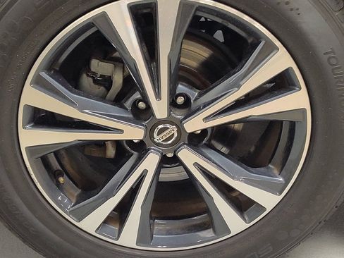 Used 2020 Nissan Rogue SV w/ Premium Package FWD image 31