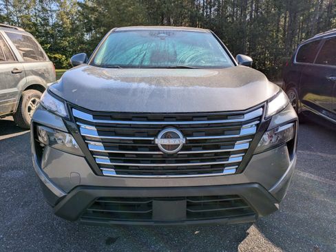 Used 2024 Nissan Rogue SV FWD image 3