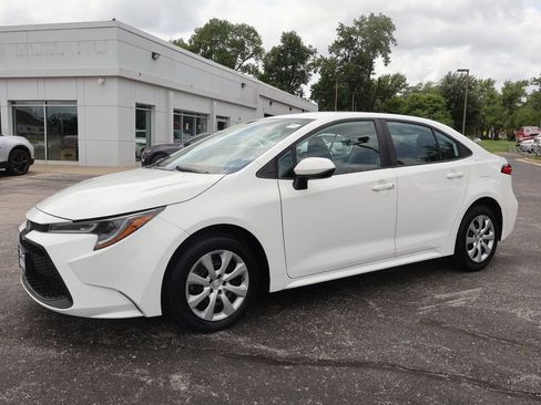 Used 2022 Toyota Corolla LE FWD image 3