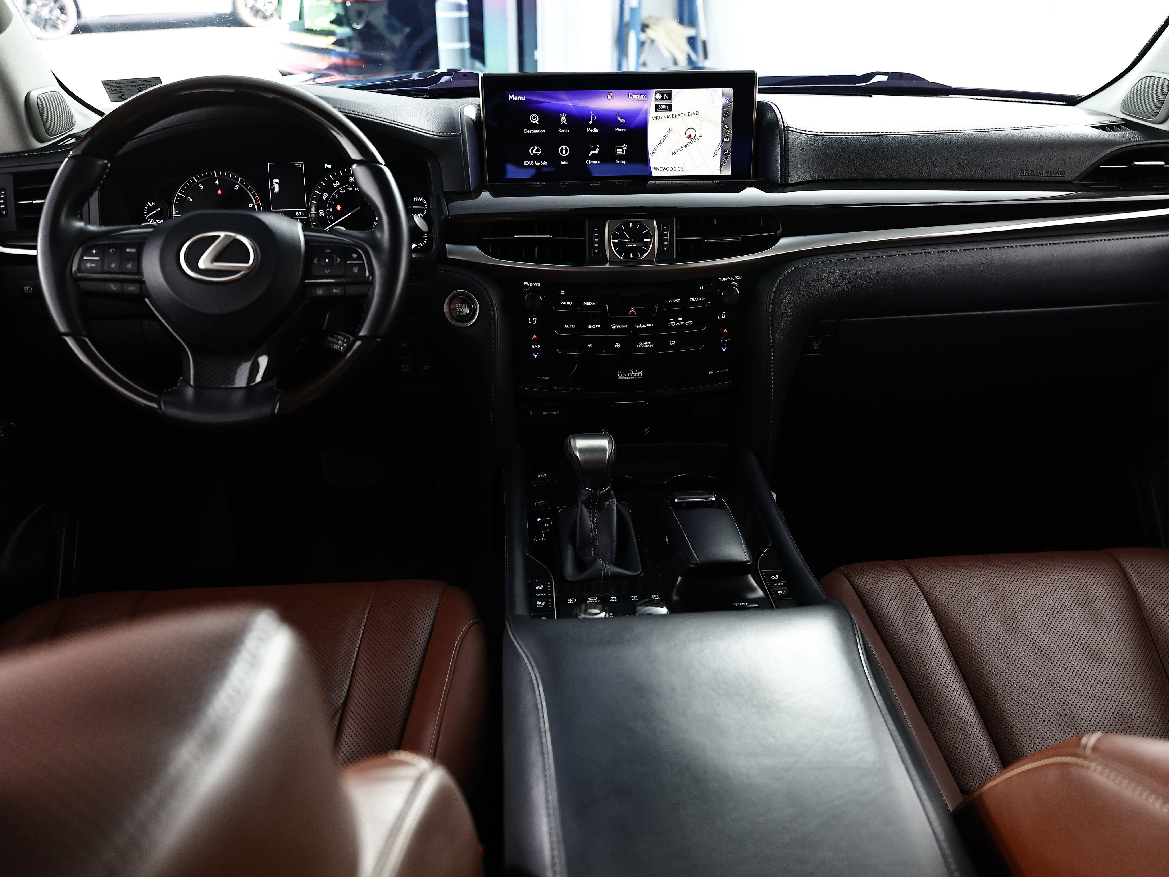 Used 2019 Lexus LX 570 4WD w/ Luxury Package image 31