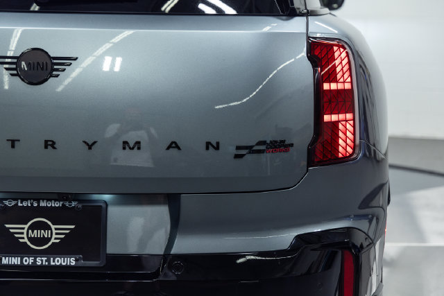Certified 2025 MINI Cooper Countryman John Cooper Works w/ Comfort Package Max AWD/4WD image 8