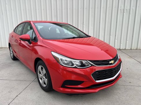 Used 2018 Chevrolet Cruze LS FWD image 1