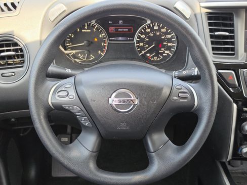 Used 2018 Nissan Pathfinder S FWD image 17