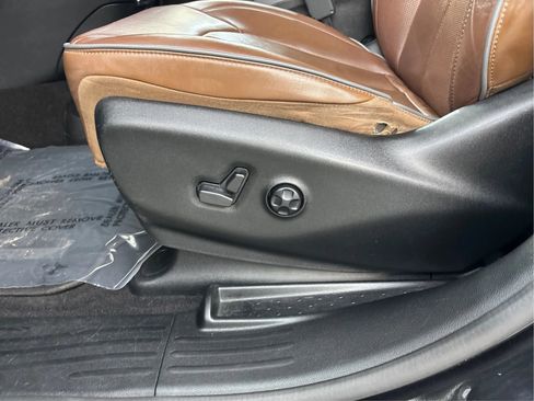 Used 2017 Chrysler Pacifica Limited FWD image 24