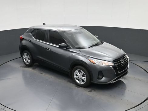 Certified 2025 Nissan Kicks Play S FWD image 27